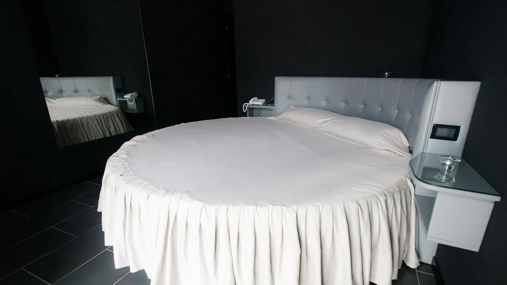 Fly Boutique Hotel Naples