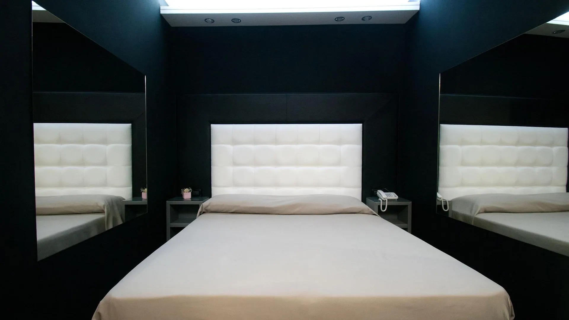 Fly Boutique Hotel Naples 3*,