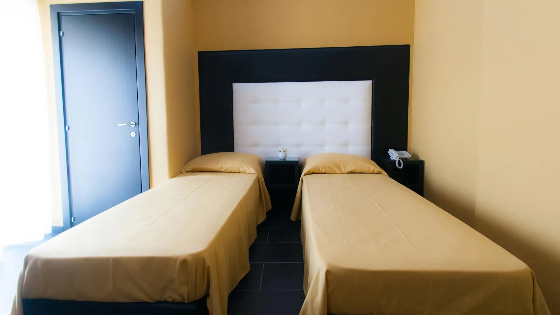 Fly Boutique Hotel Naples