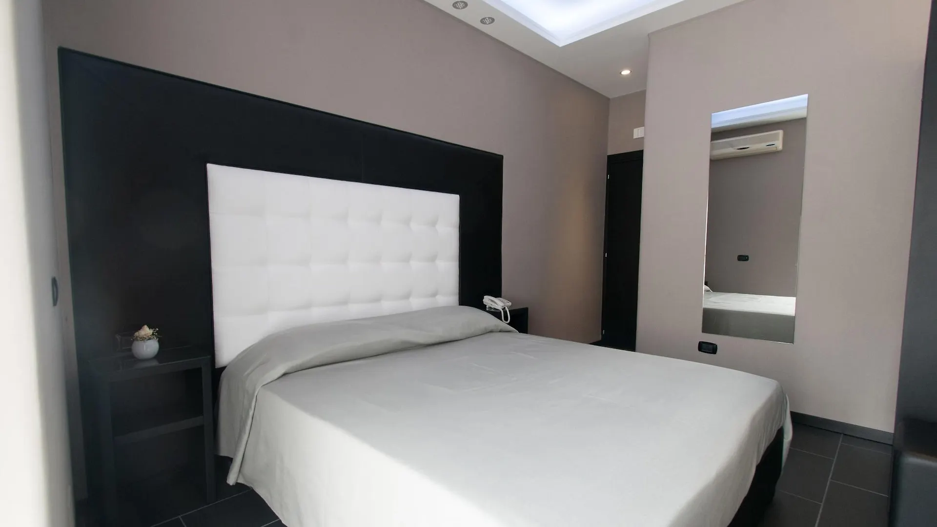 Fly Boutique Hotel Naples