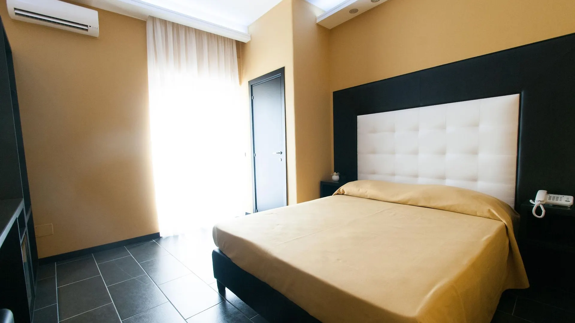 Fly Boutique Hotel Naples 3*,