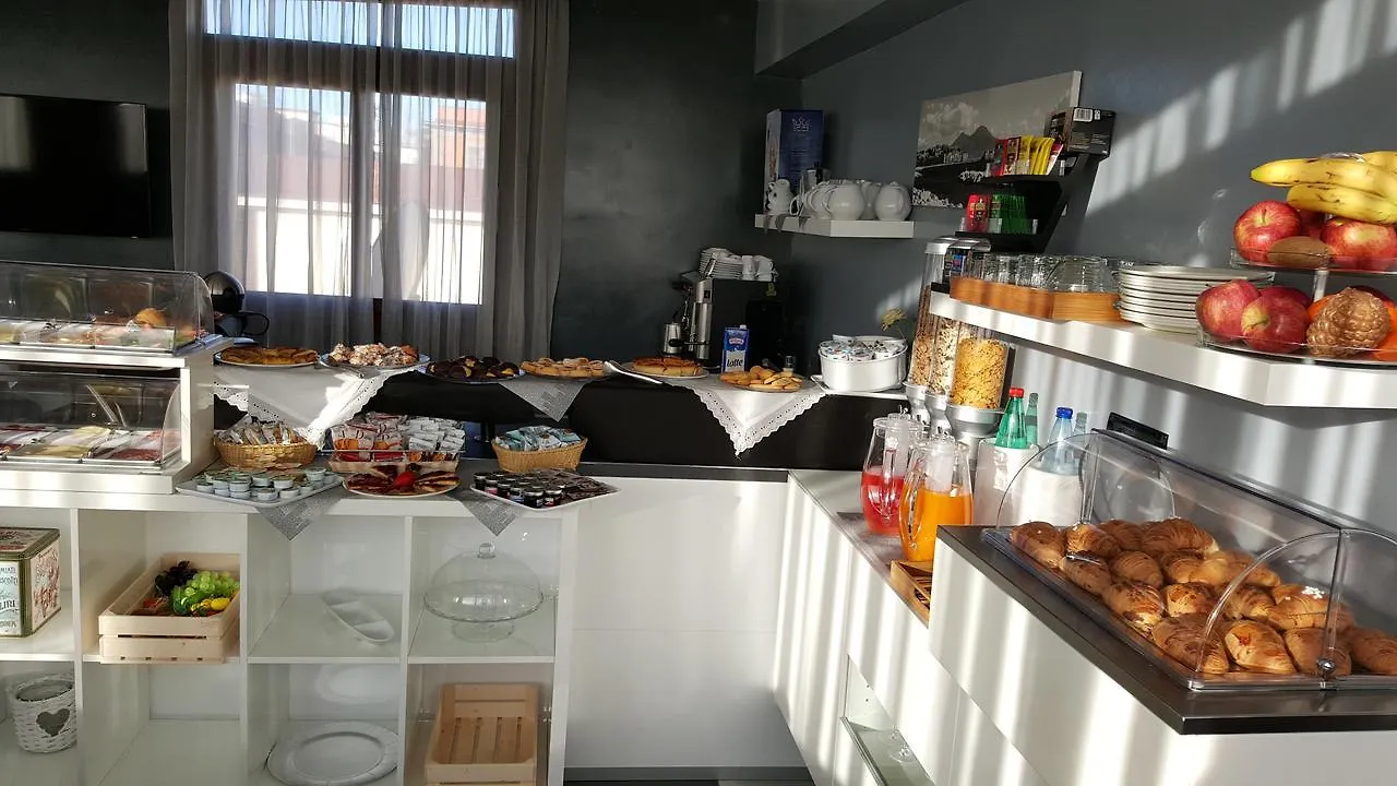 Fly Boutique Hotel Naples 3*,