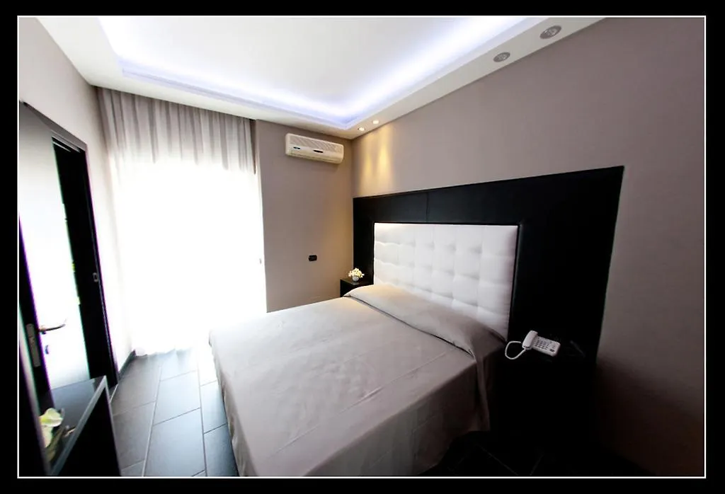 Fly Boutique Hotel Naples