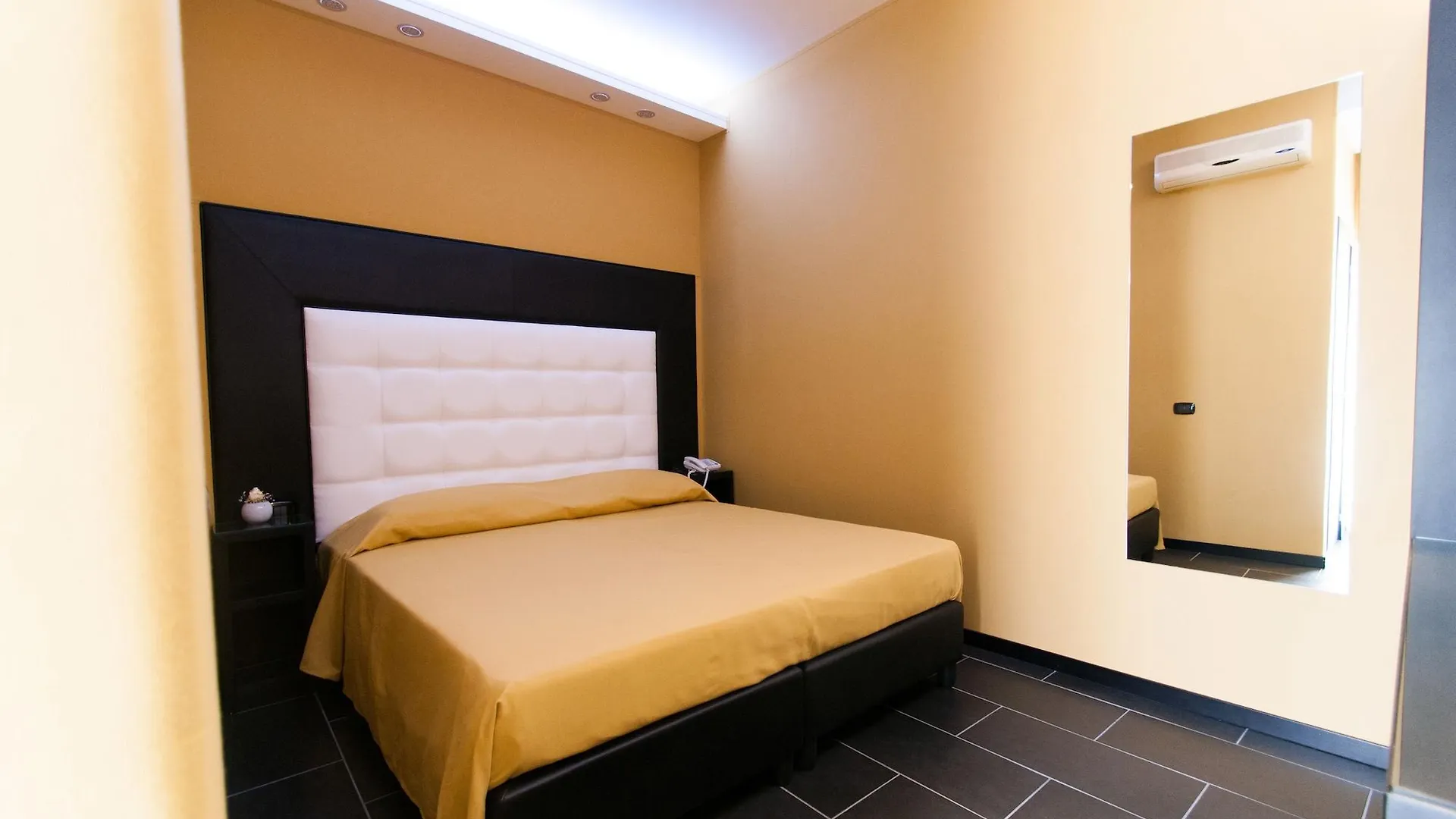 Fly Boutique Hotel Naples